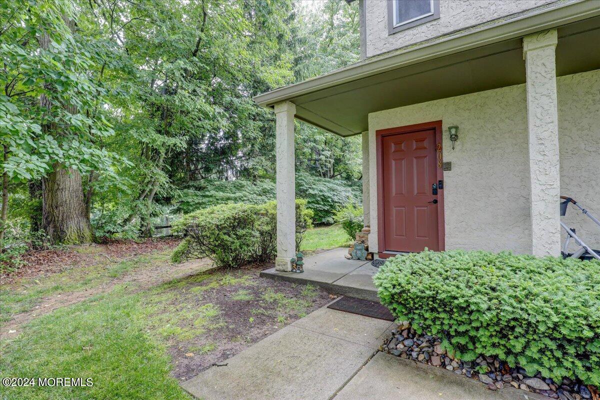 208 Commons Drive, 8