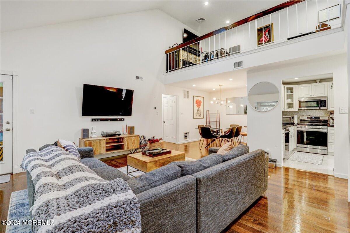 208 Commons Drive, 8