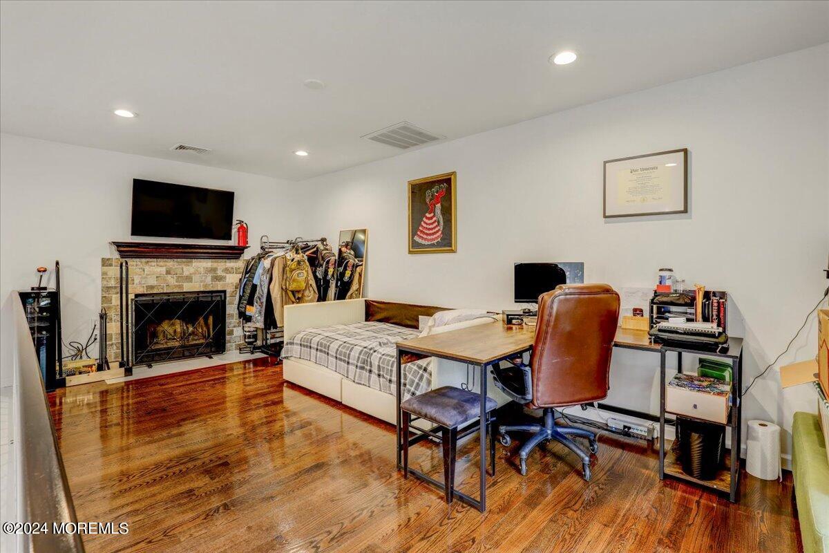 208 Commons Drive, 8