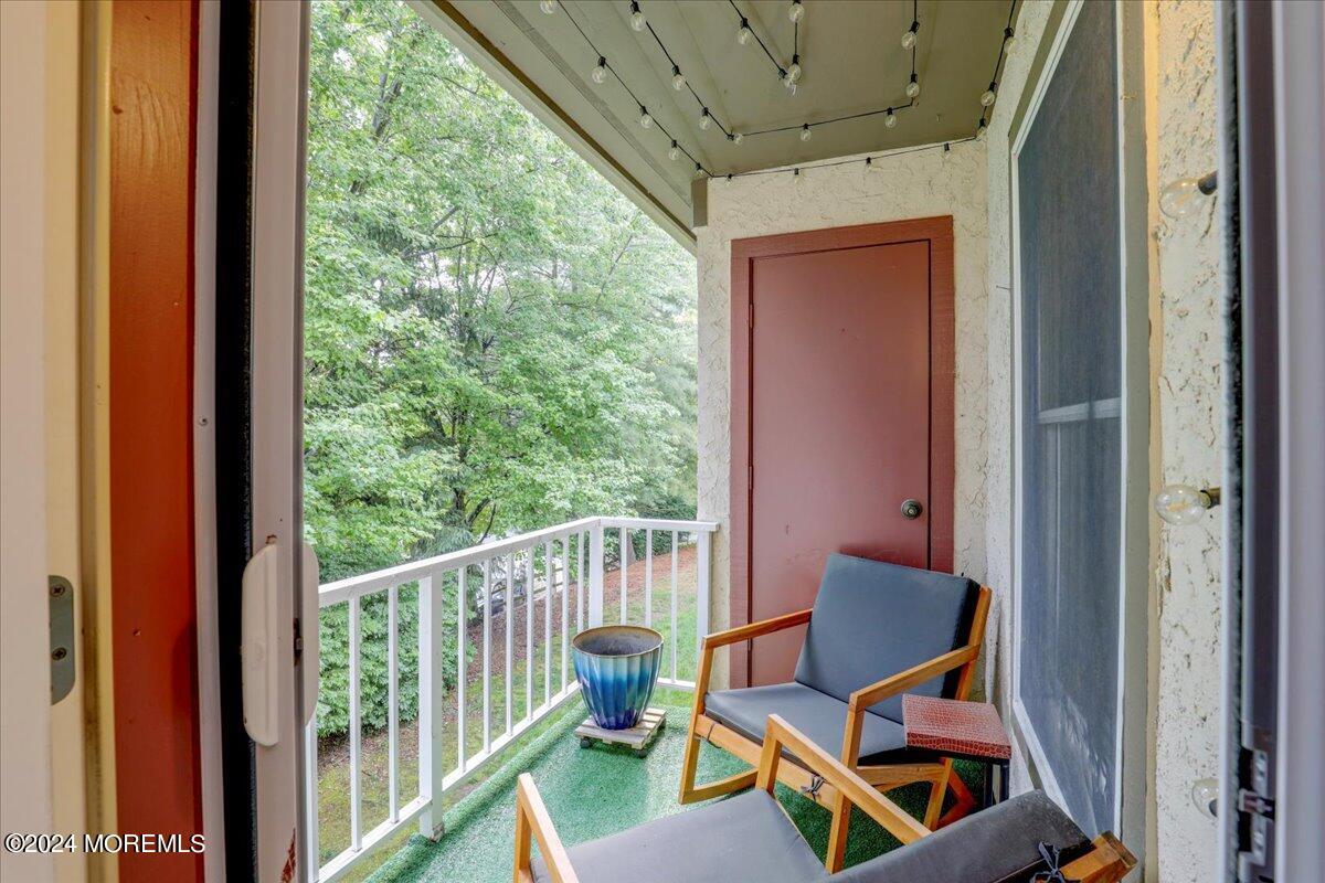 208 Commons Drive, 8