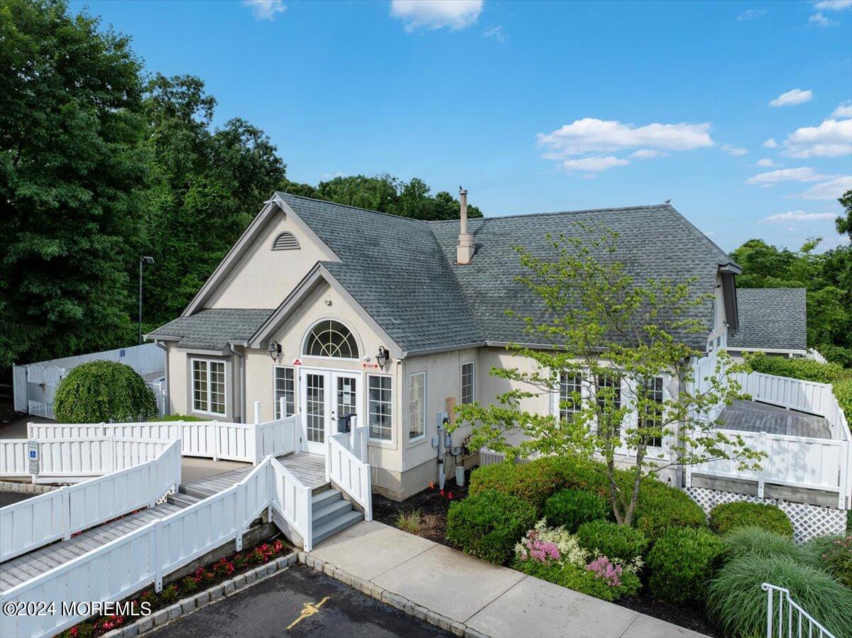208 Commons Drive, 8