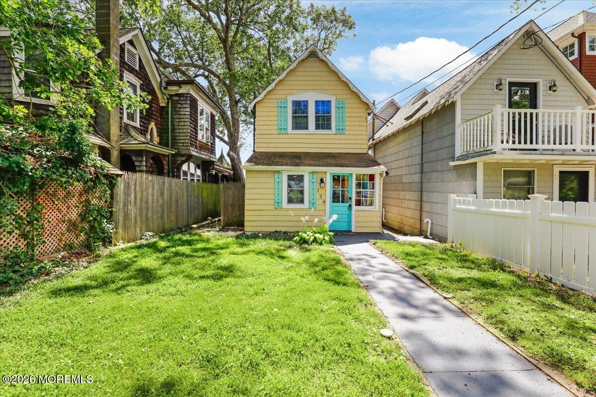 128 E Camp Walk