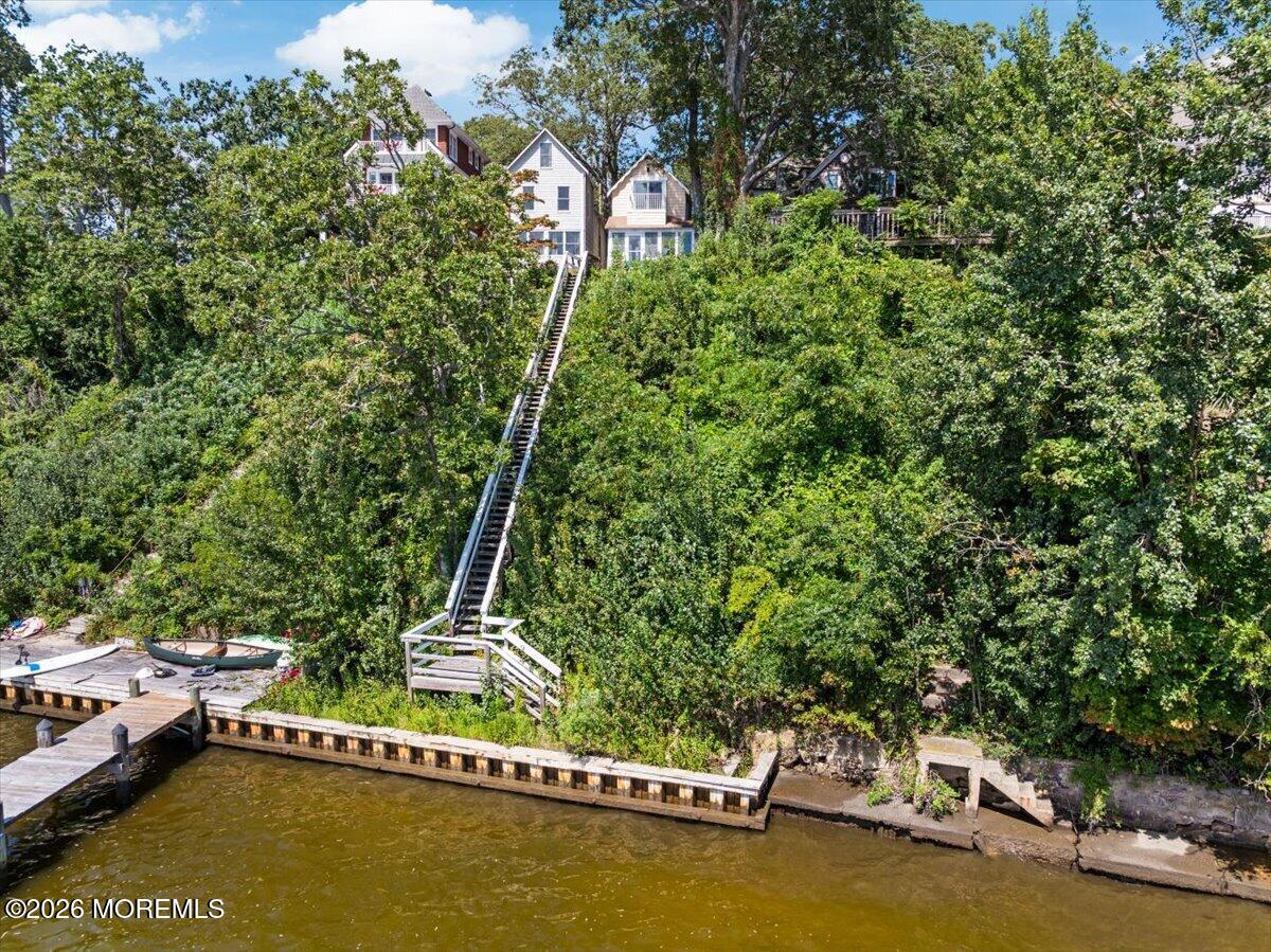 128 E Camp Walk