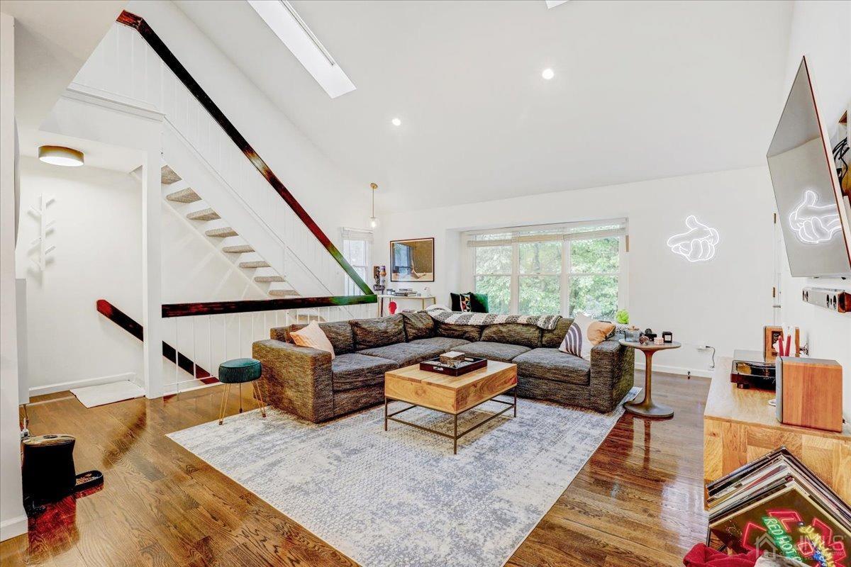 208 COMMONS AT KINGSWOOD DRIVE Drive
