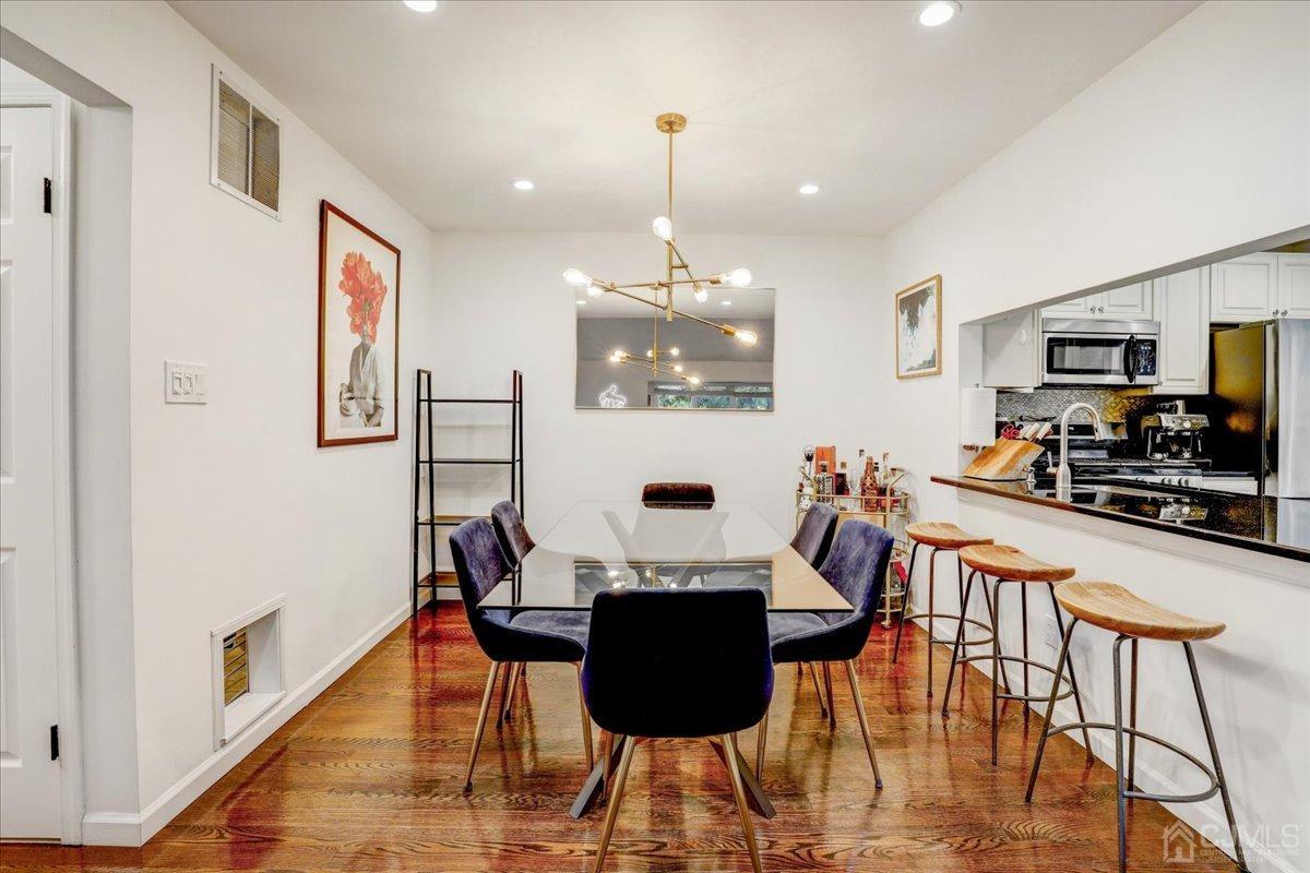 208 COMMONS AT KINGSWOOD DRIVE Drive