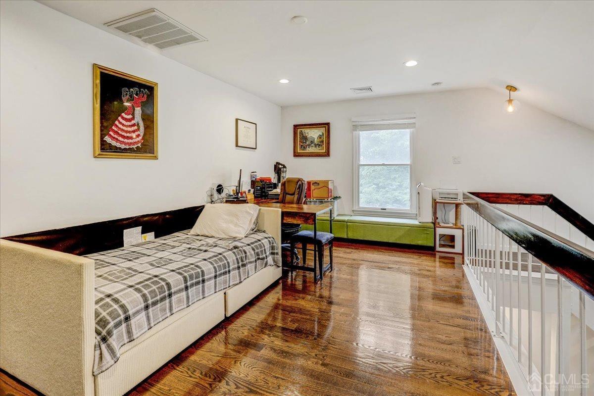 208 COMMONS AT KINGSWOOD DRIVE Drive