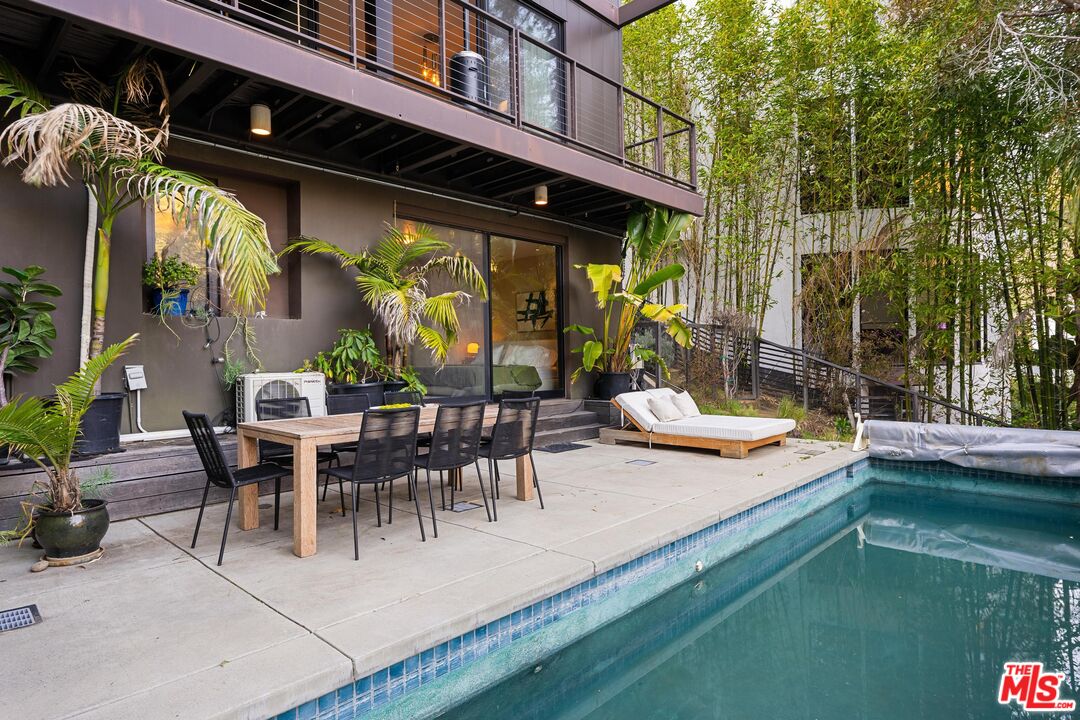 2020 Wattles Dr