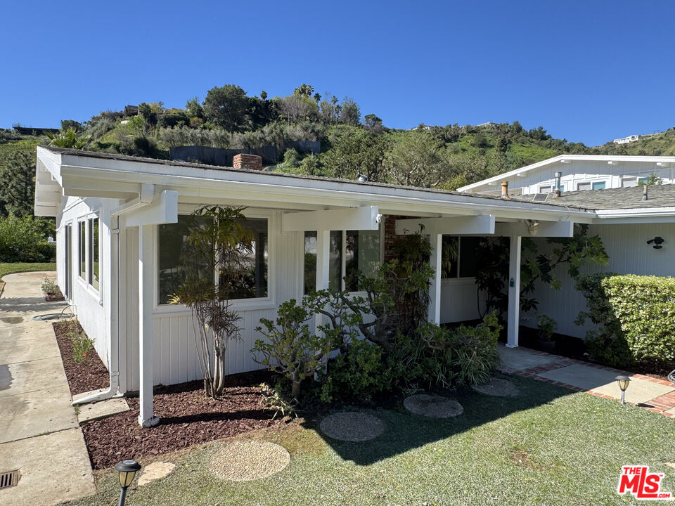 1271 El Hito Cir