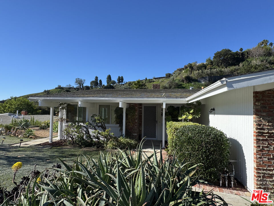 1271 El Hito Cir