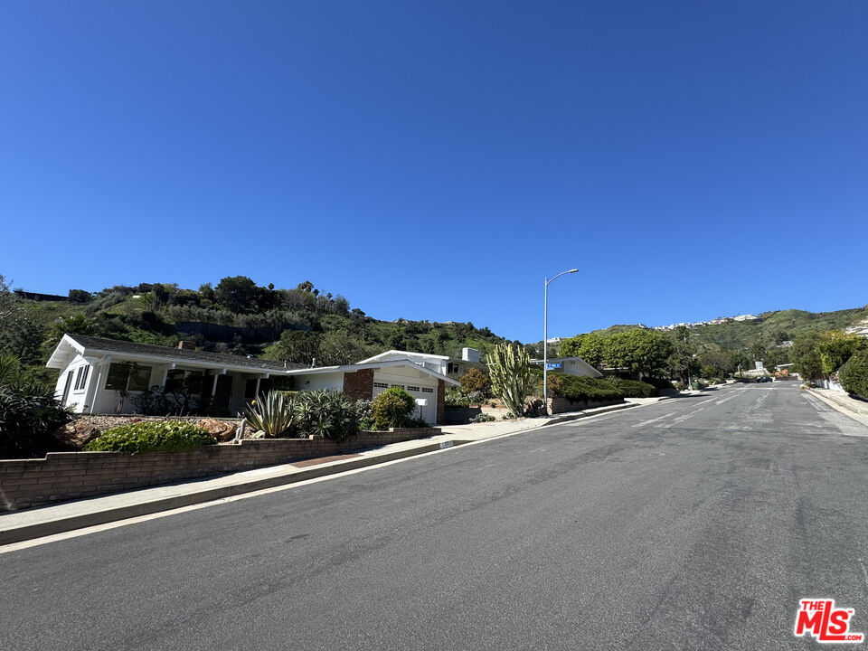 1271 El Hito Cir