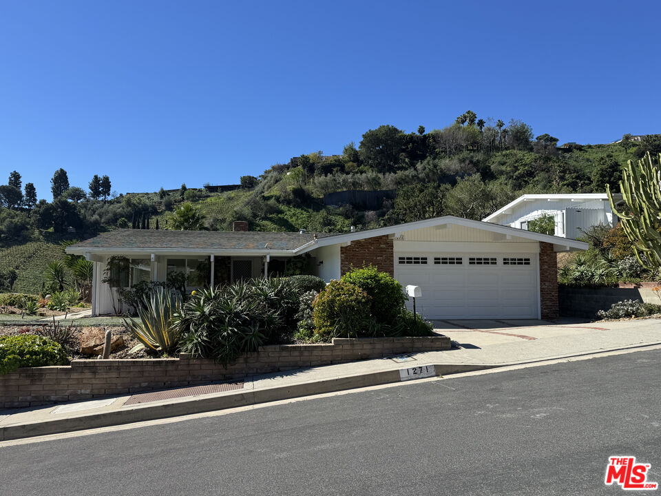 1271 El Hito Cir