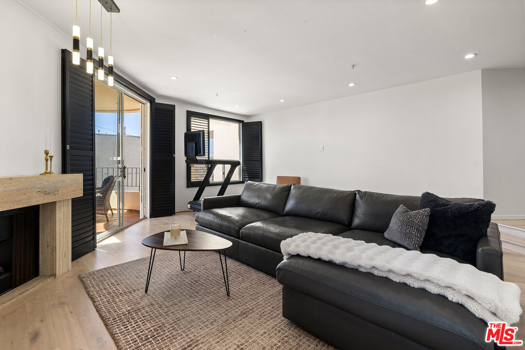 245 Main St Unit: 210