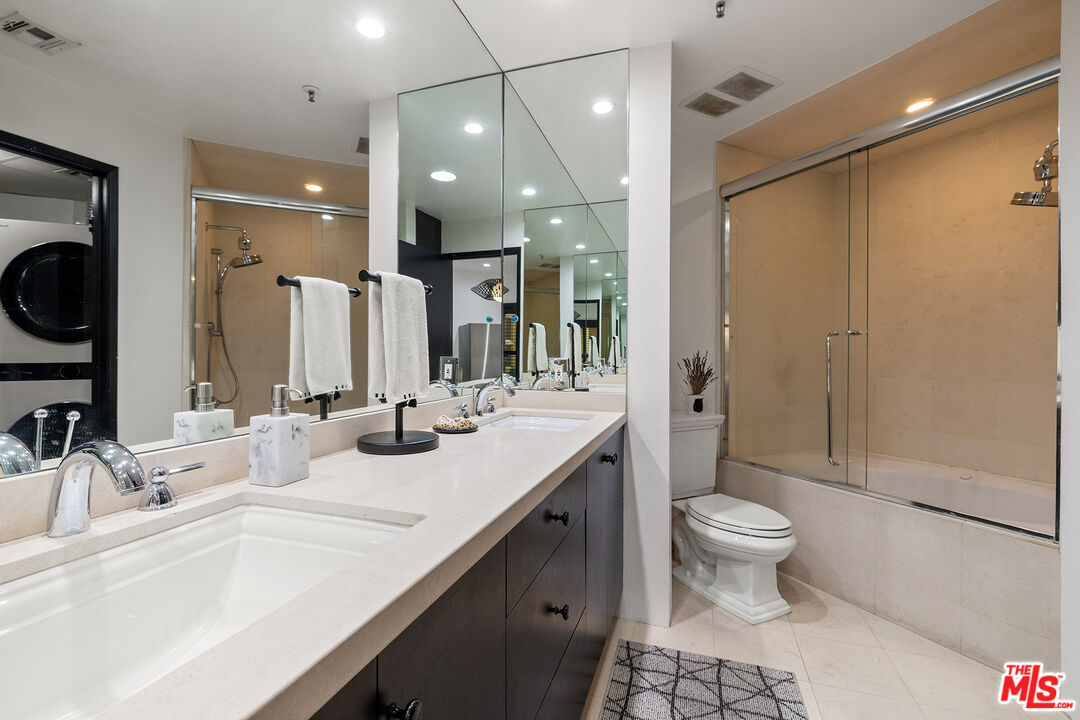 245 Main St Unit: 210