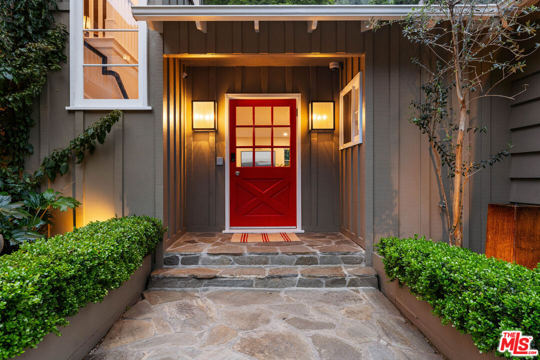 3354 Mandeville Canyon Rd