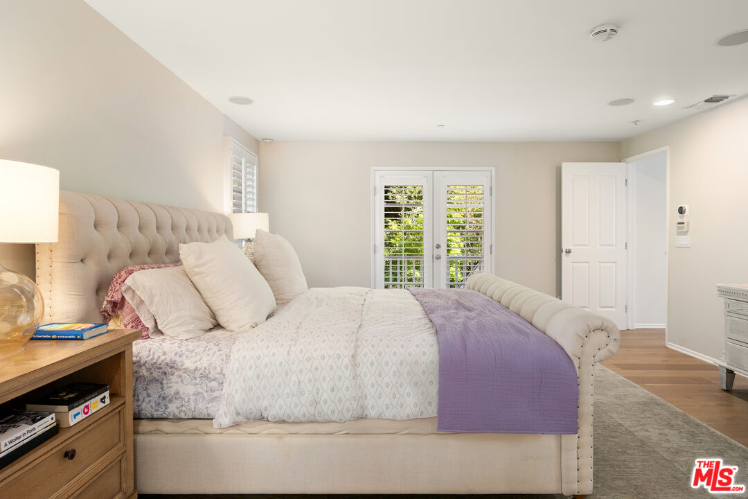 3354 Mandeville Canyon Rd