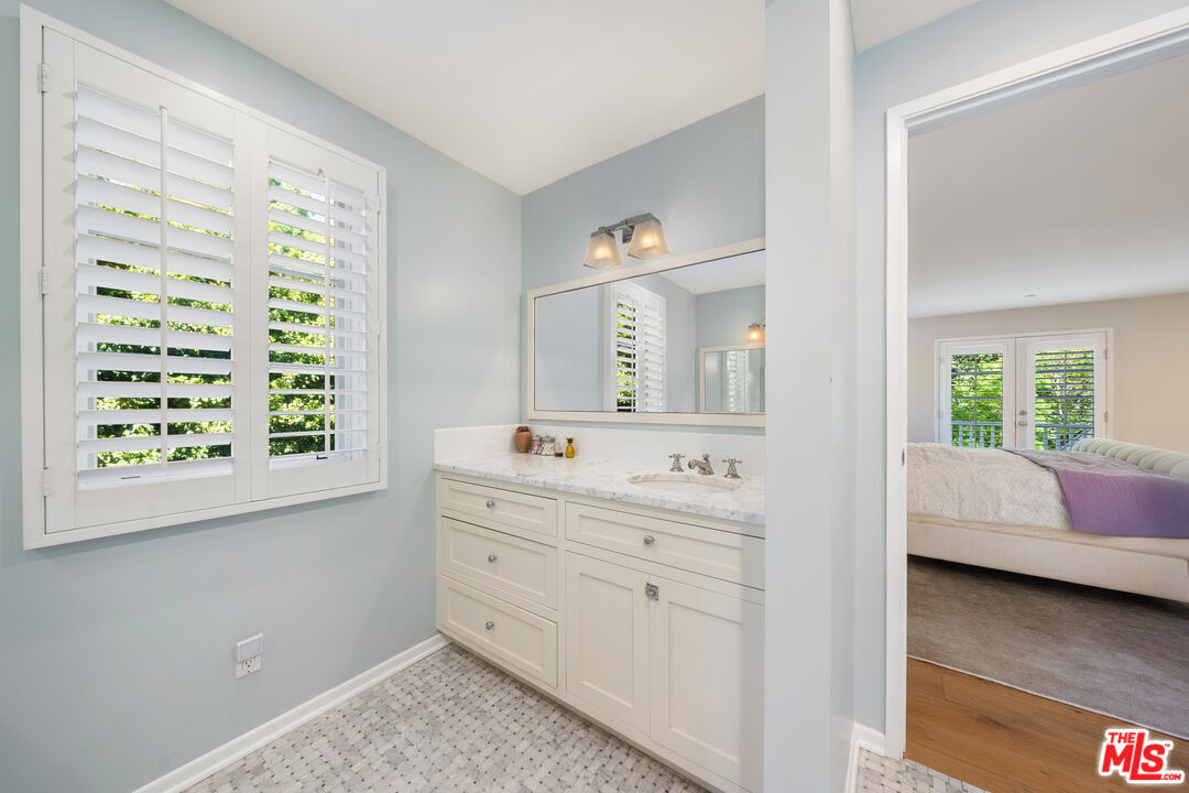 3354 Mandeville Canyon Rd