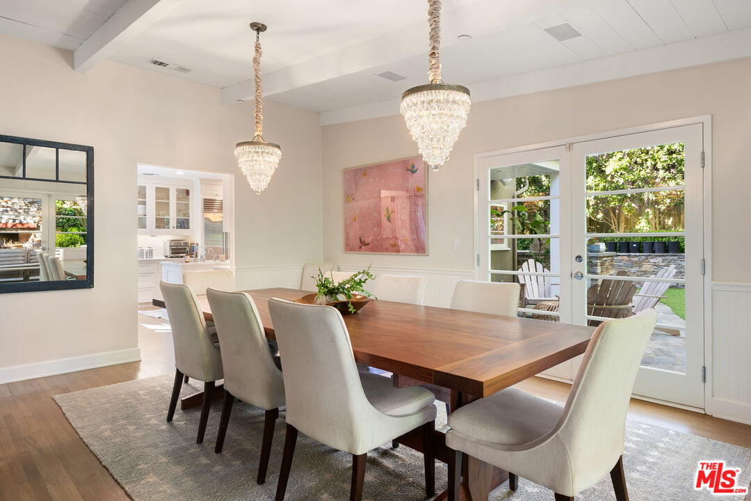 3354 Mandeville Canyon Rd