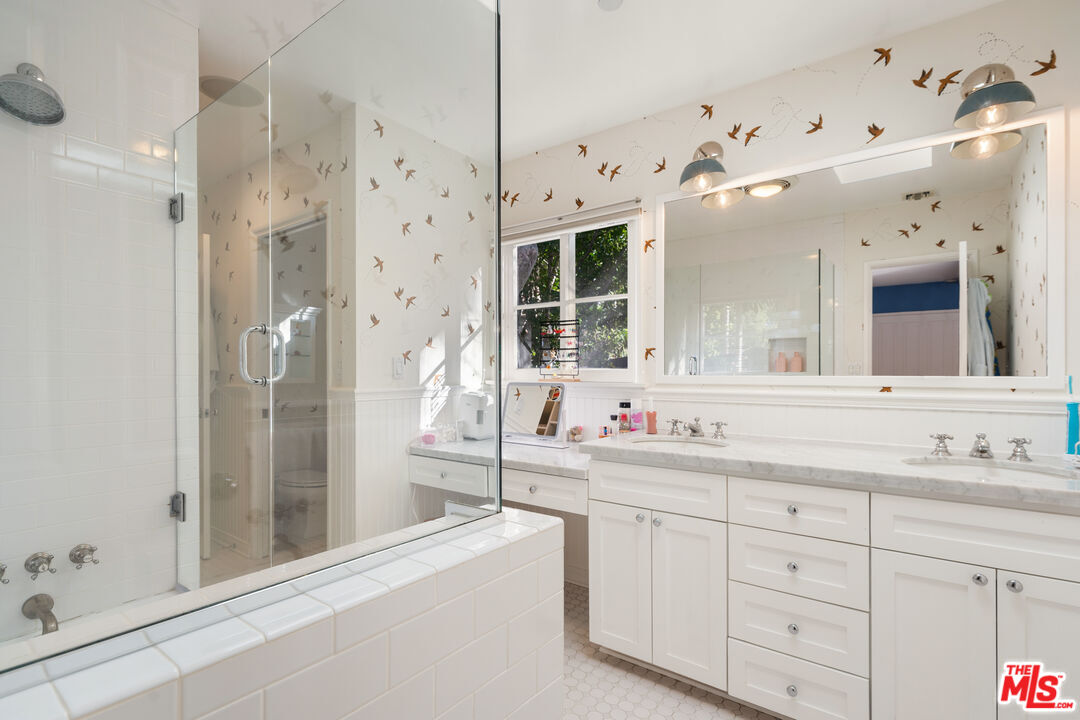 3354 Mandeville Canyon Rd