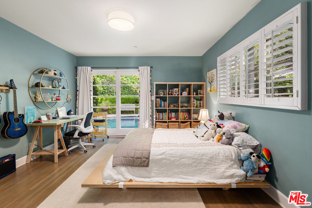 3354 Mandeville Canyon Rd