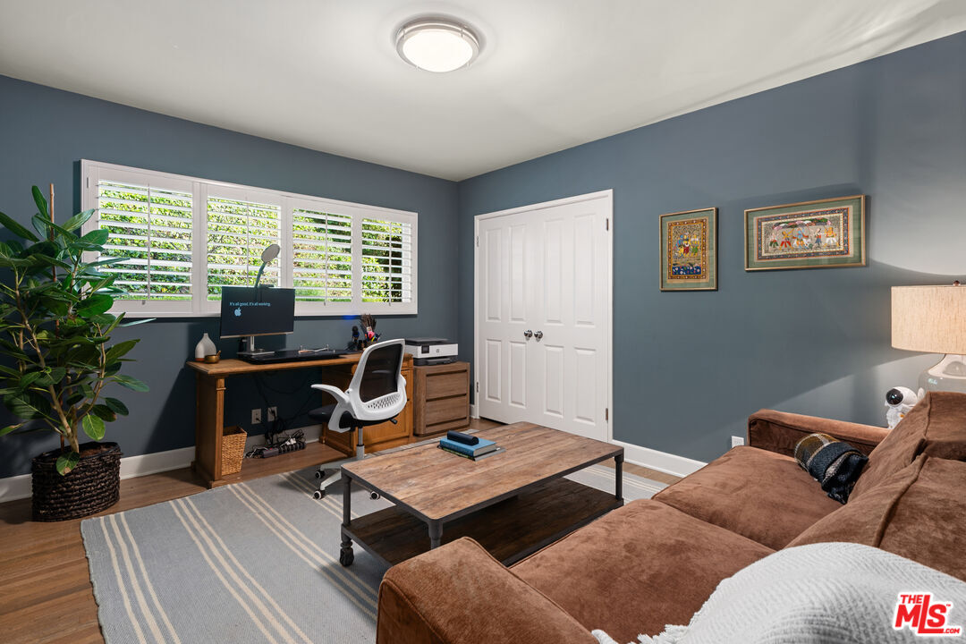 3354 Mandeville Canyon Rd