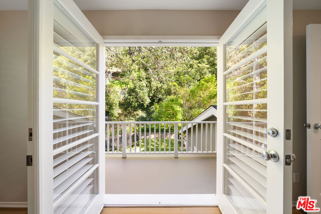 3354 Mandeville Canyon Rd