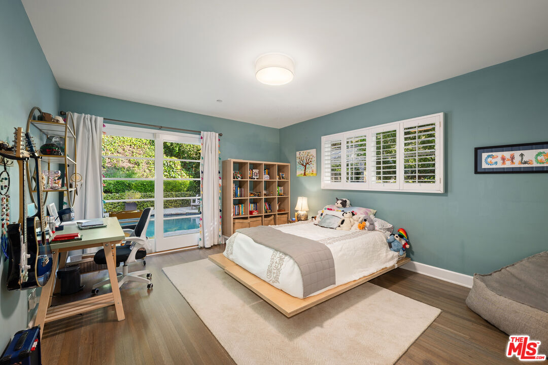 3354 Mandeville Canyon Rd