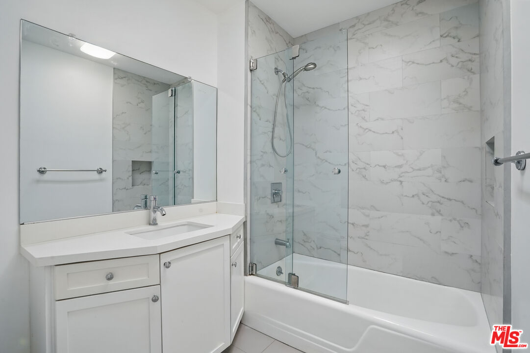 930 3rd St Unit: 303