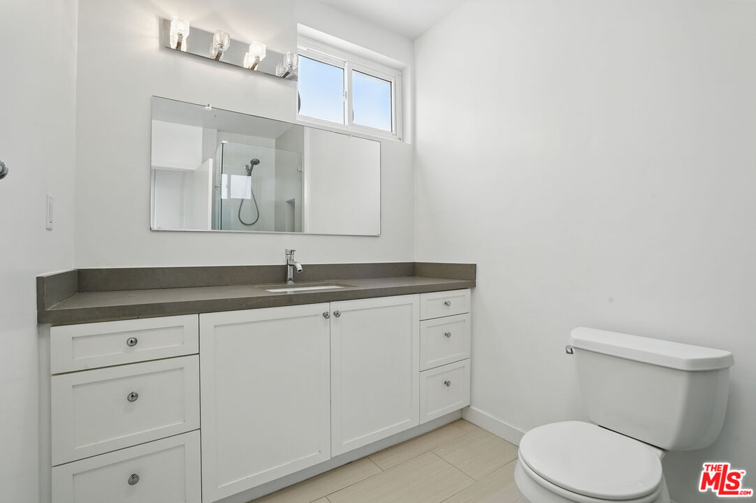 930 3rd St Unit: 303