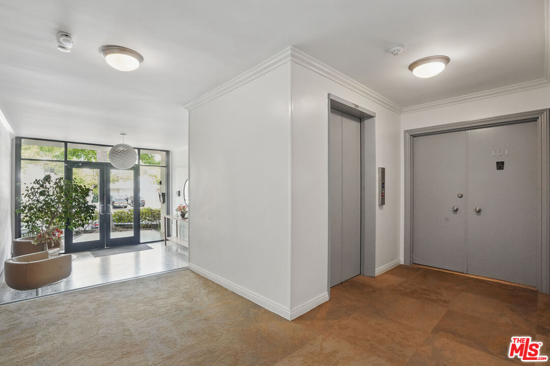 930 3rd St Unit: 303