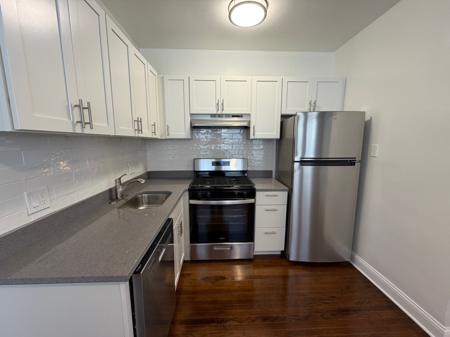 1525 W Estes Avenue Unit: B1