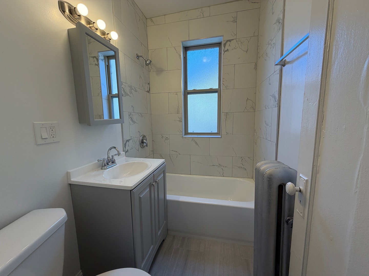 1525 W Estes Avenue Unit: B1