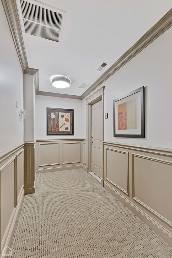 4705 S Champlain Avenue Unit: 404