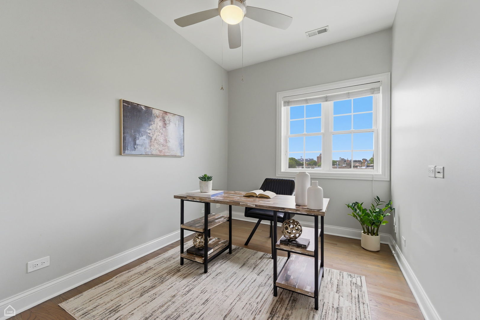 4705 S Champlain Avenue Unit: 404