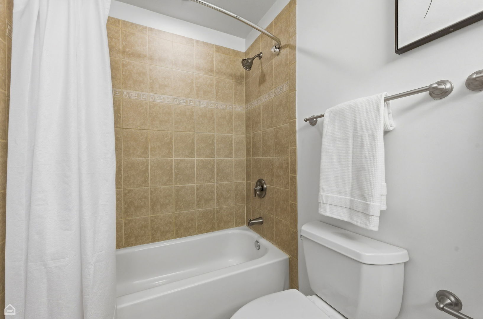4705 S Champlain Avenue Unit: 404