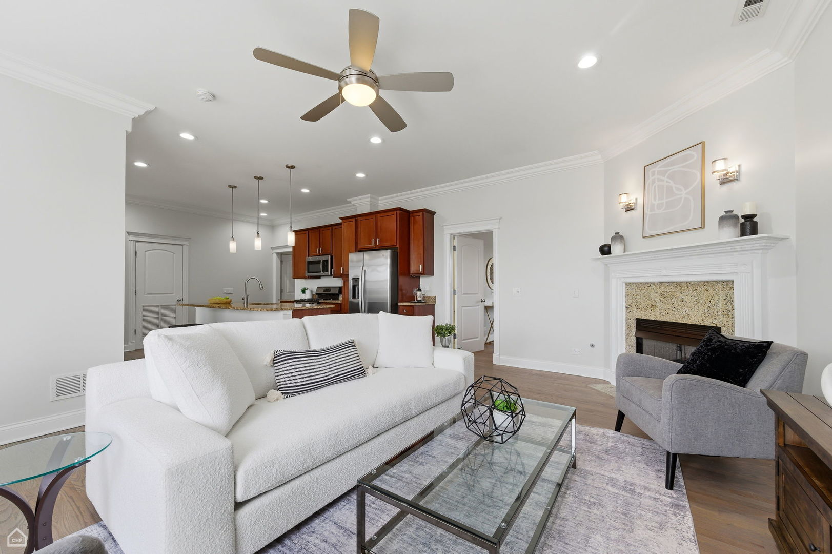 4705 S Champlain Avenue Unit: 404