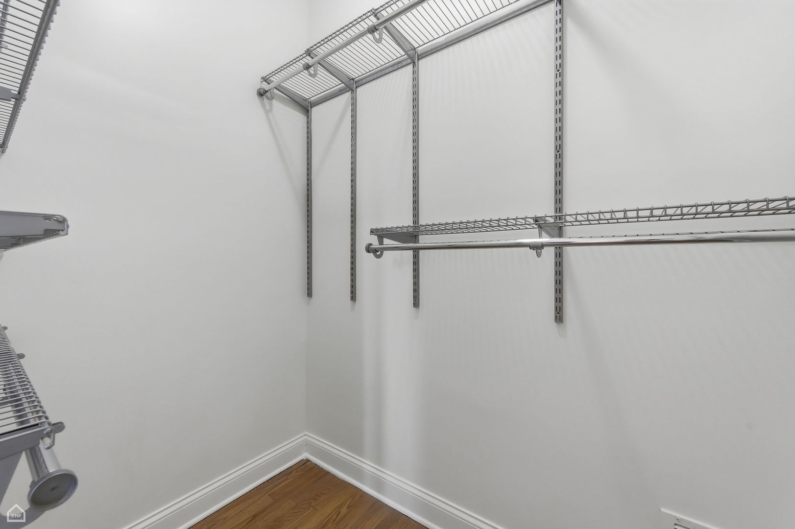 4705 S Champlain Avenue Unit: 404