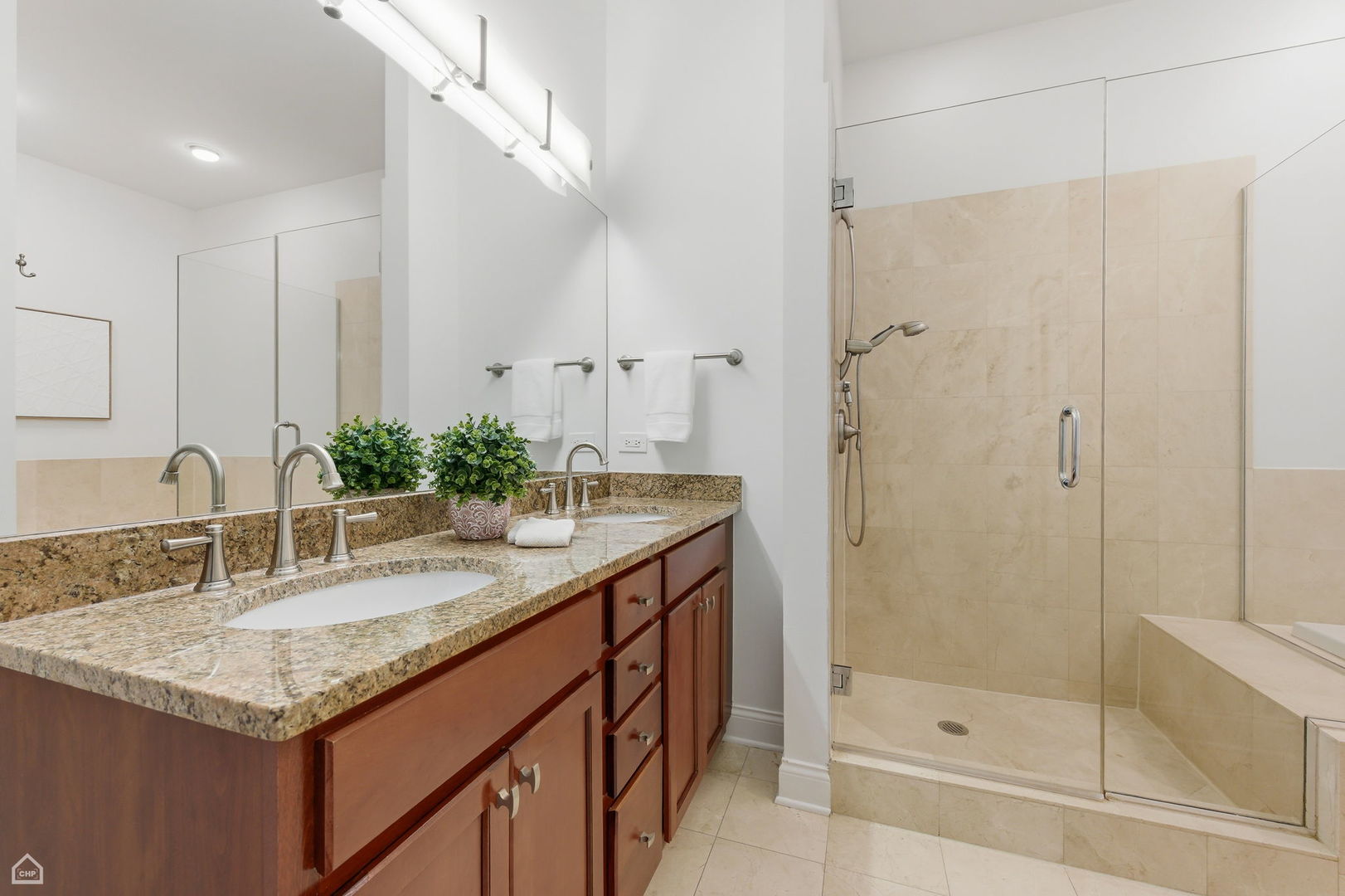 4705 S Champlain Avenue Unit: 404