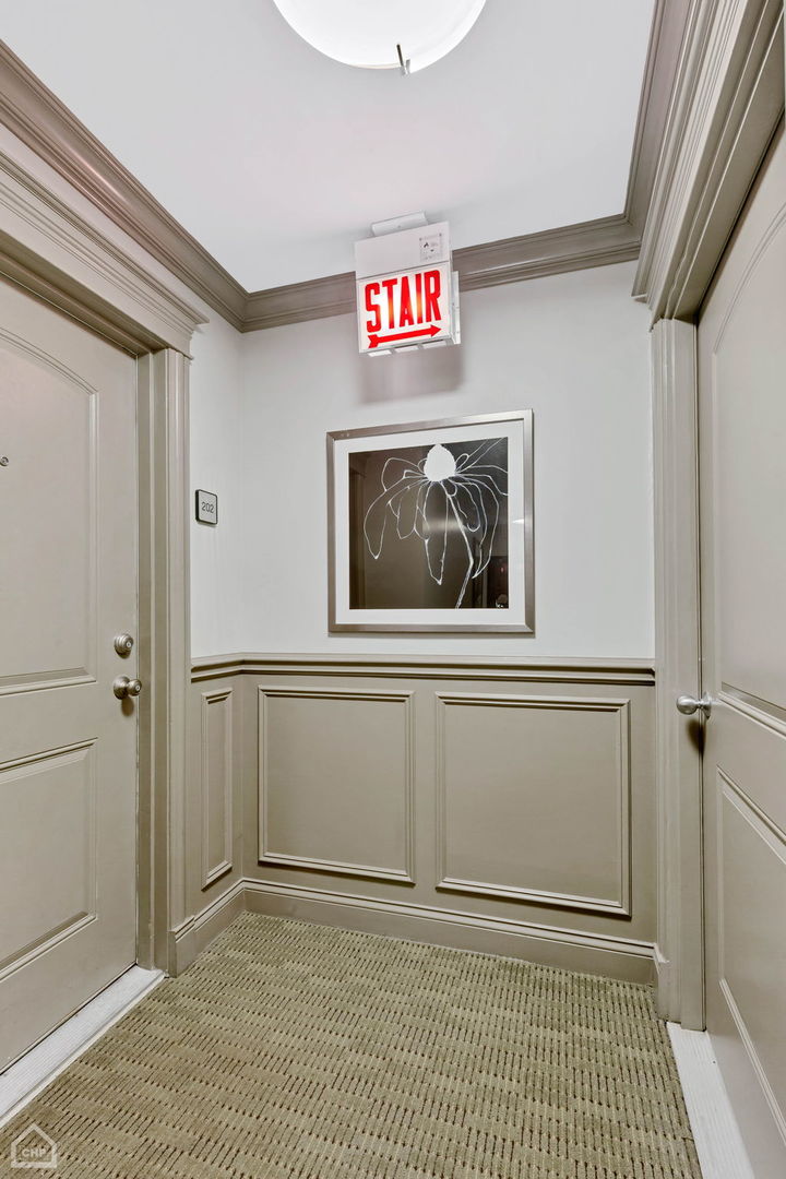 4705 S Champlain Avenue Unit: 404