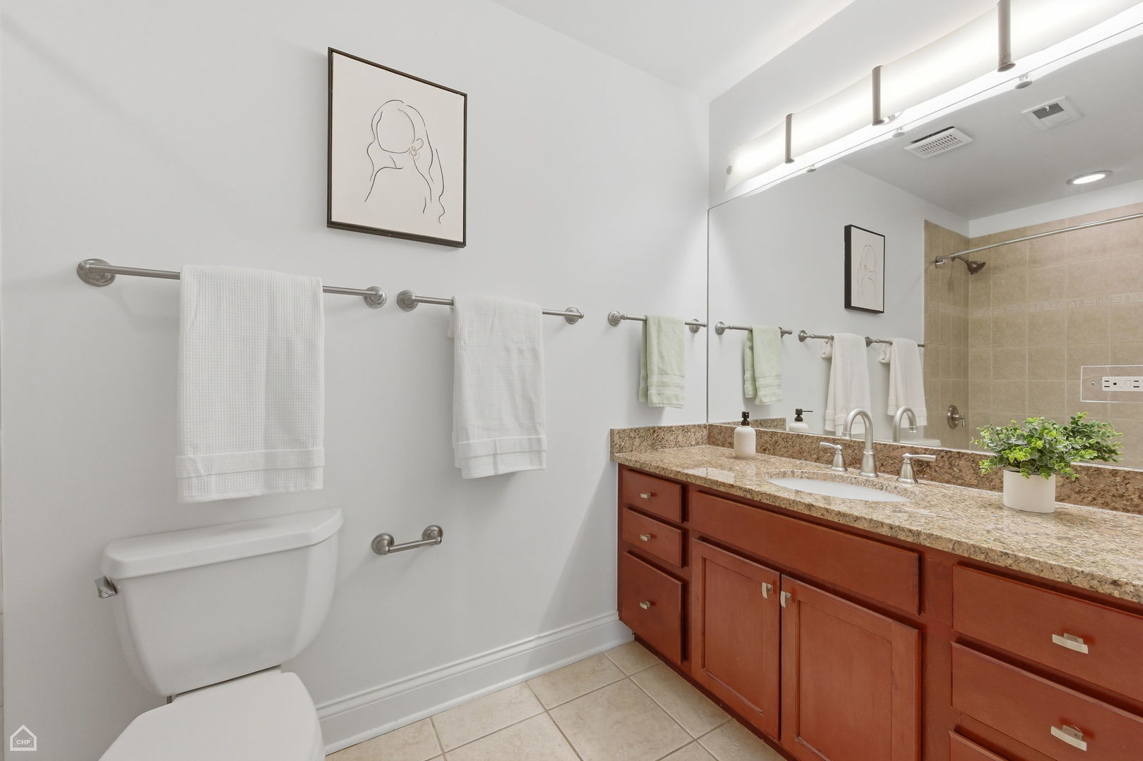 4705 S Champlain Avenue Unit: 404