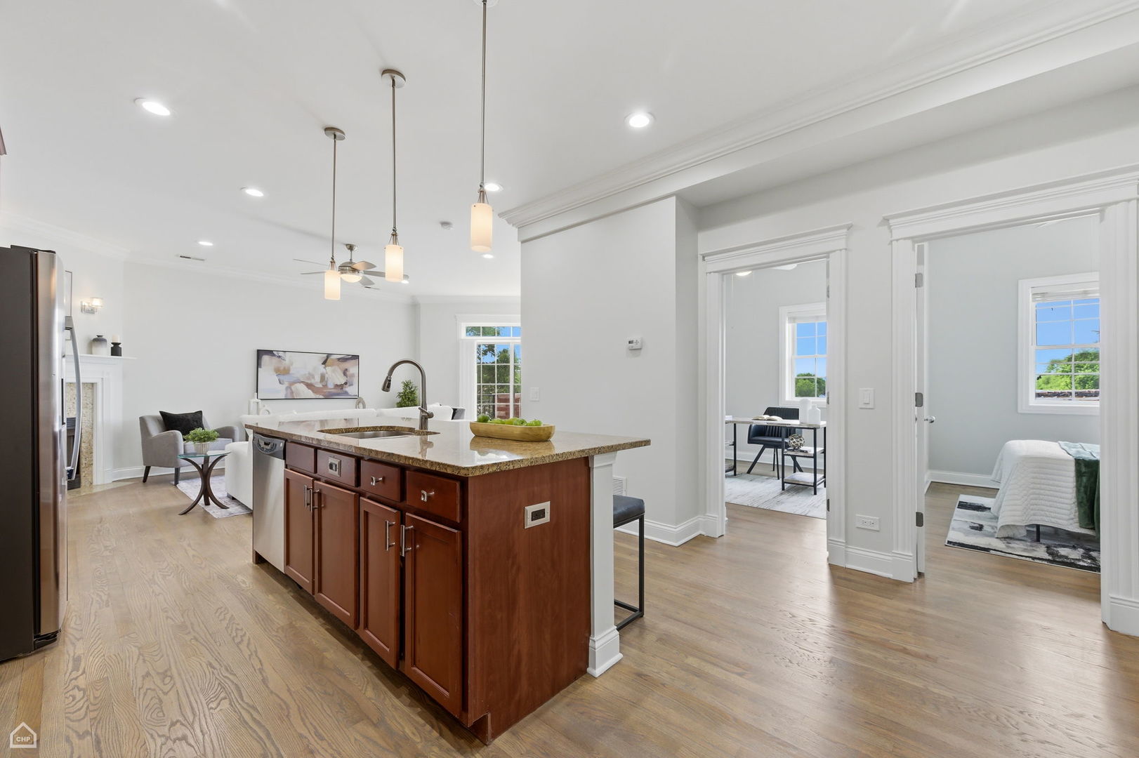 4705 S Champlain Avenue Unit: 404