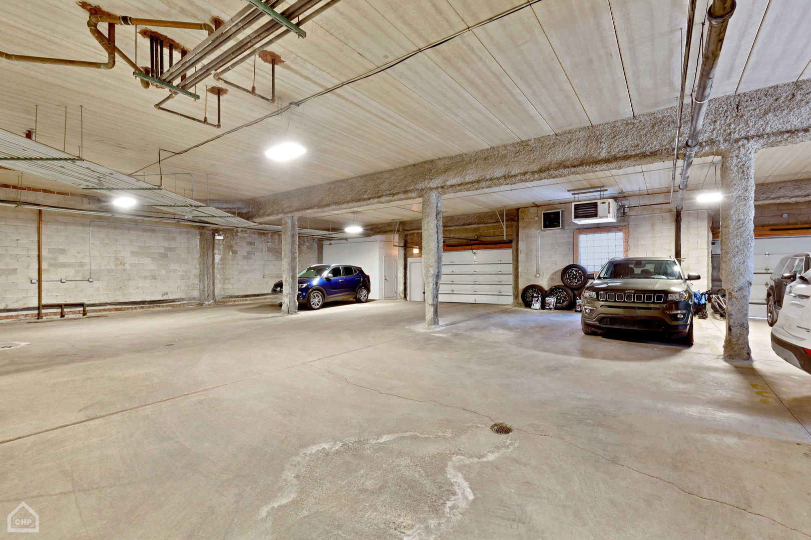 4705 S Champlain Avenue Unit: 404
