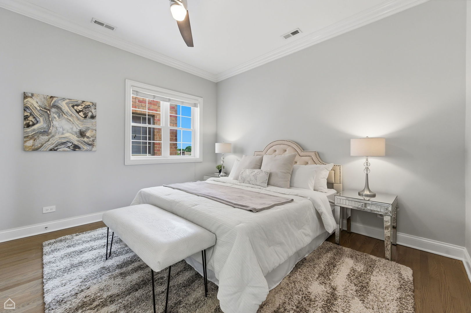 4705 S Champlain Avenue Unit: 404