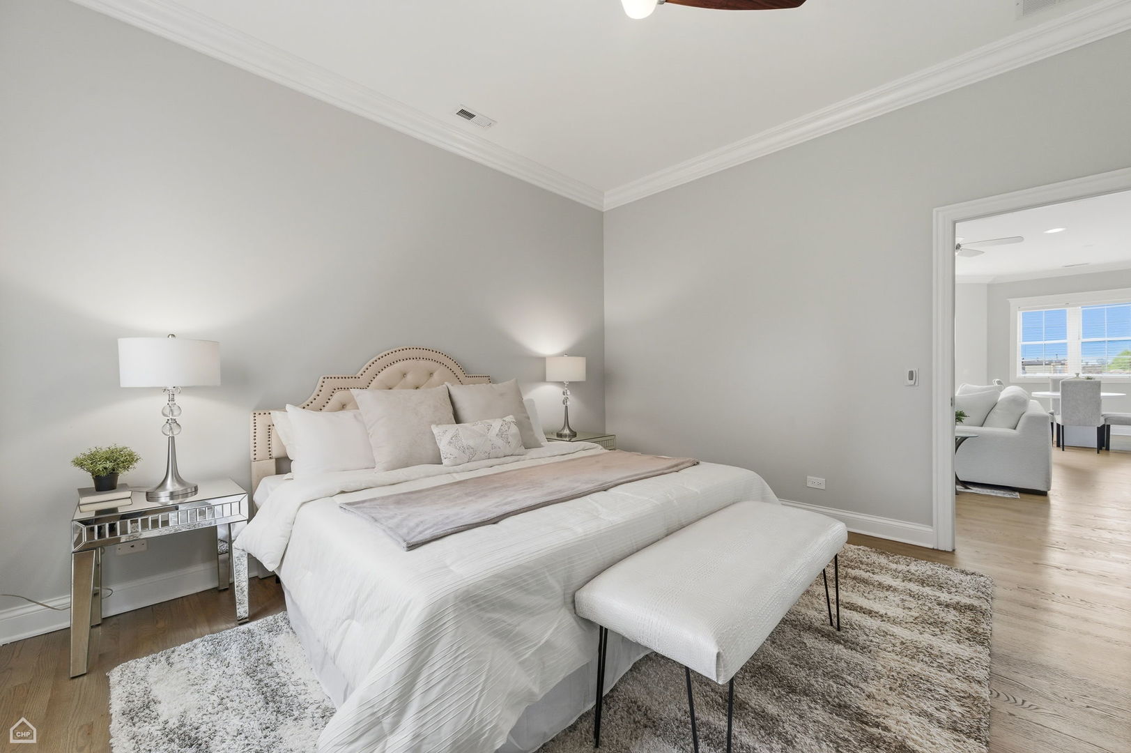 4705 S Champlain Avenue Unit: 404