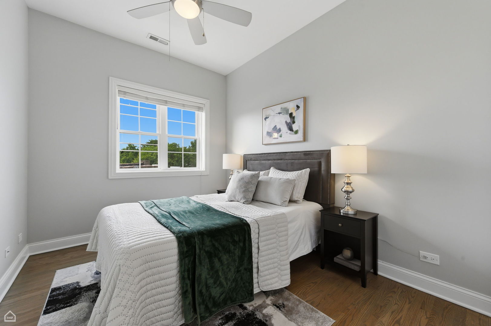 4705 S Champlain Avenue Unit: 404