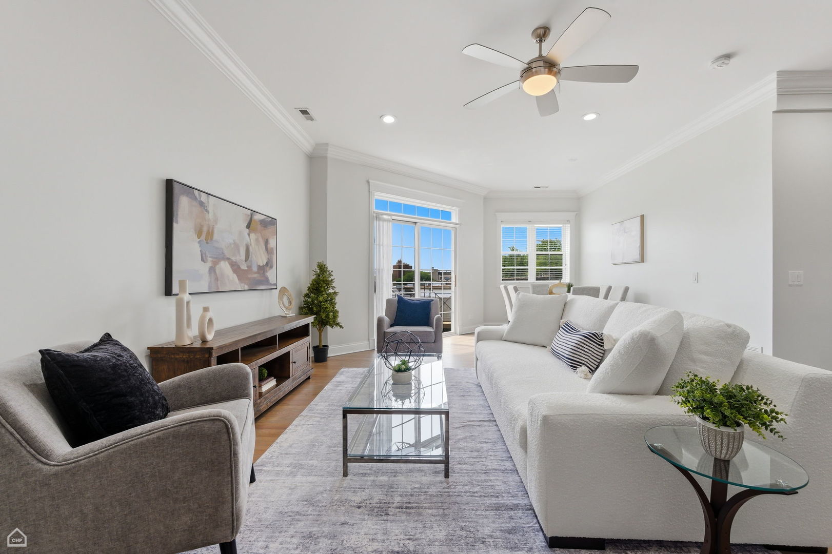 4705 S Champlain Avenue Unit: 404
