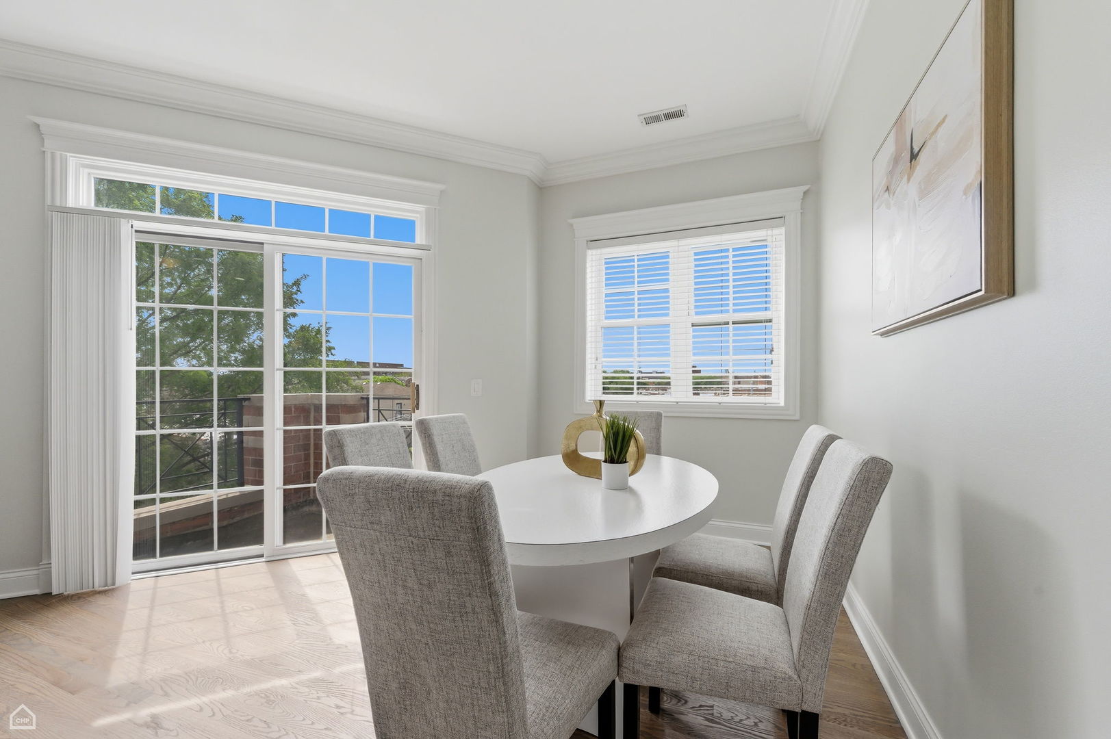 4705 S Champlain Avenue Unit: 404