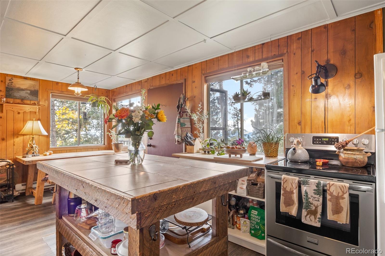 31327 Kings Valley Custom W