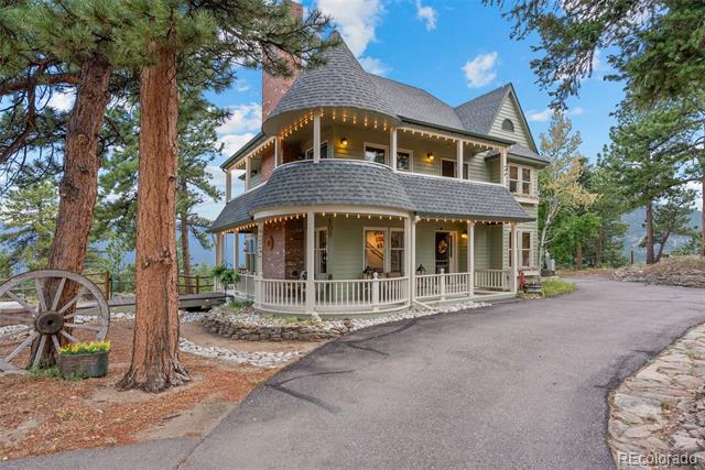 220 Ravenswood Court