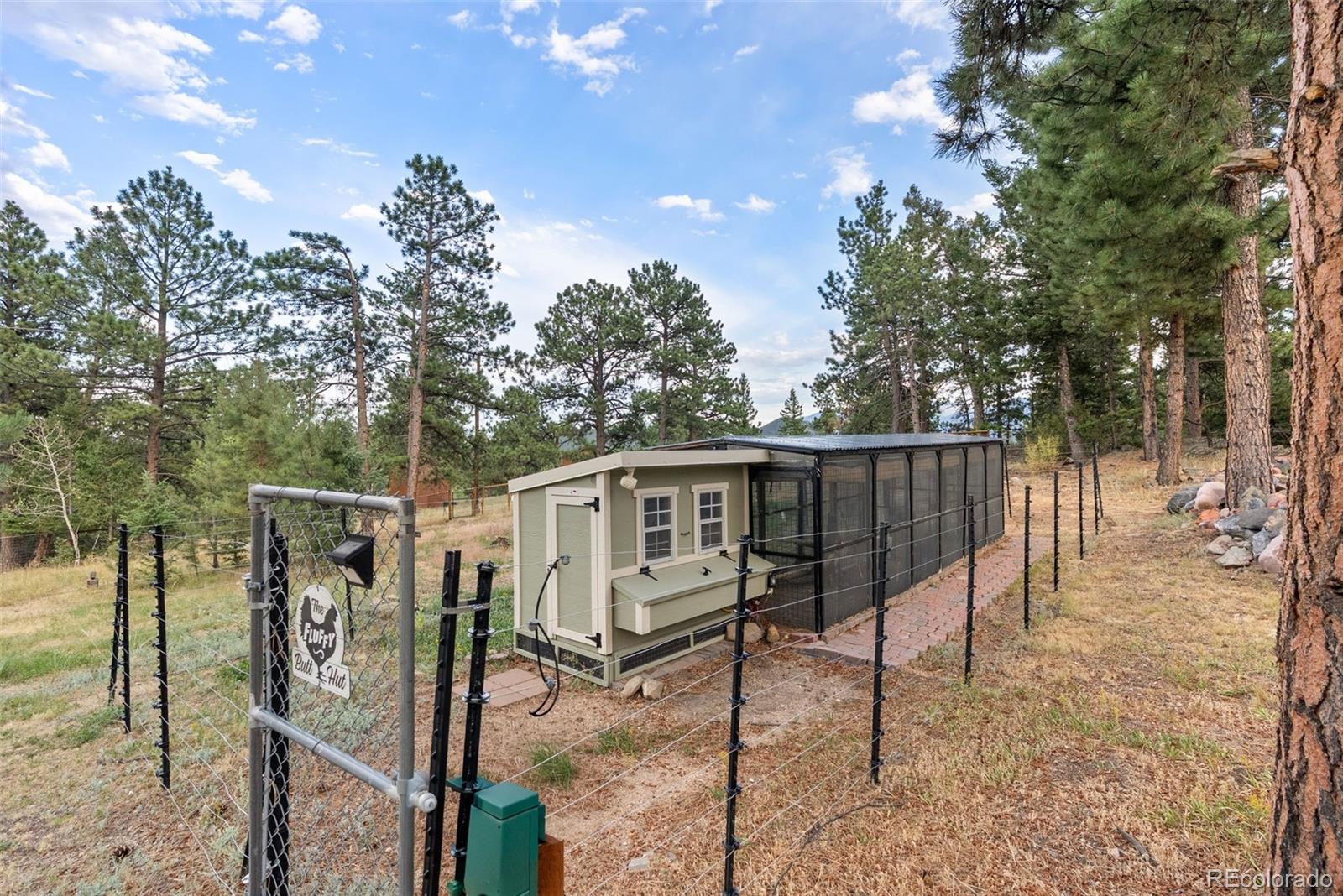 220 Ravenswood Court