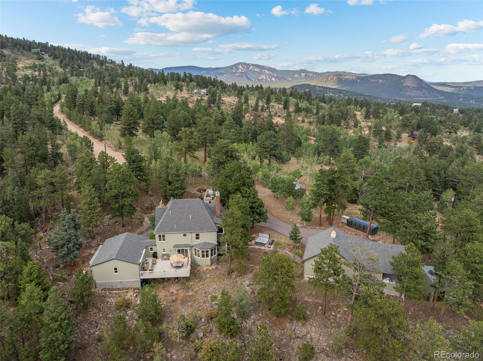 220 Ravenswood Court